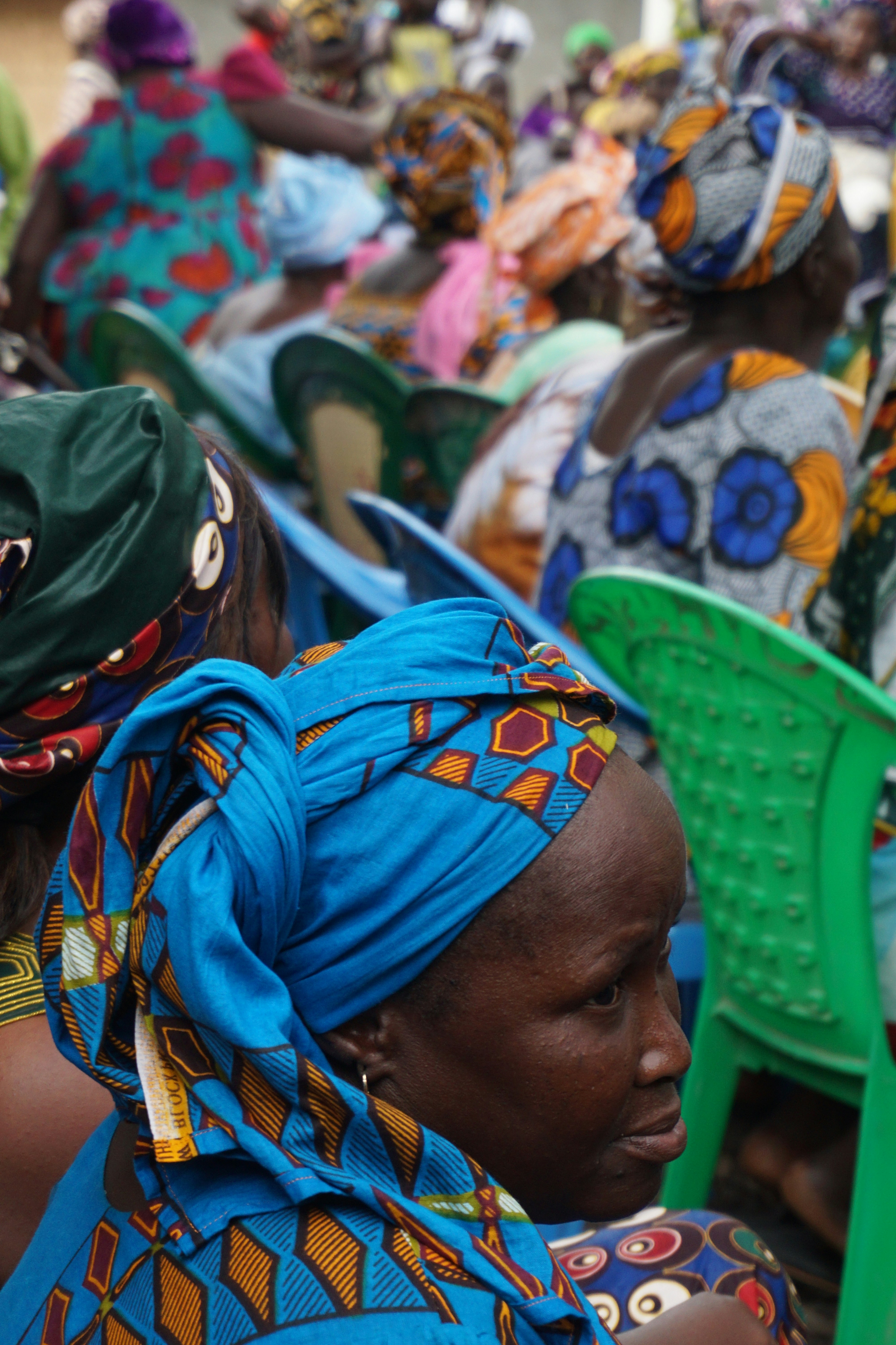 Femmes en tenue traditionnelle sénégalaise